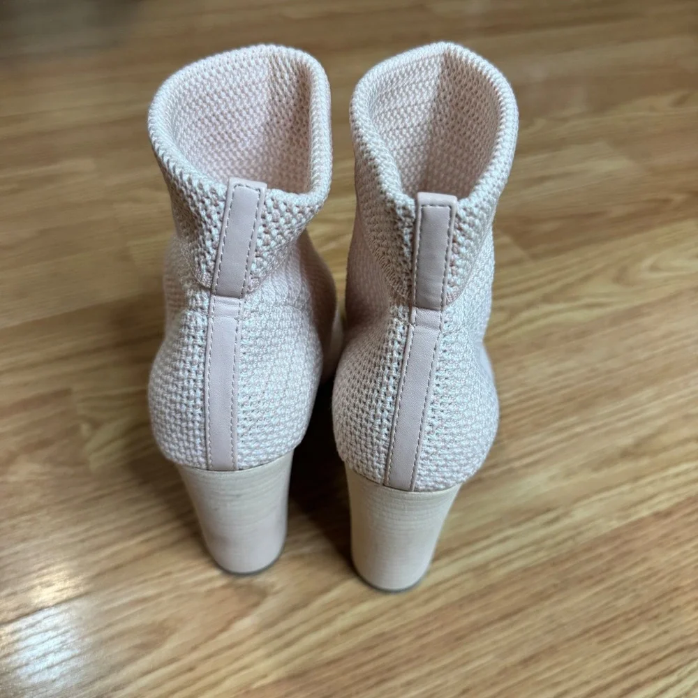 avec filles Mariah Women's Peep Toe Knit Ankle Boots Pink Size 7.5 M soft pink